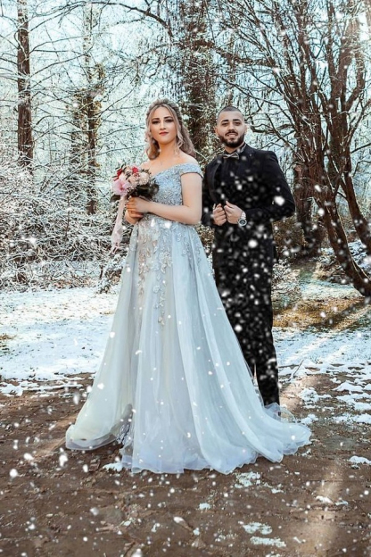 Chic Off-Shoulder Tulle Mermaid Wedding Dress with Detachable Train