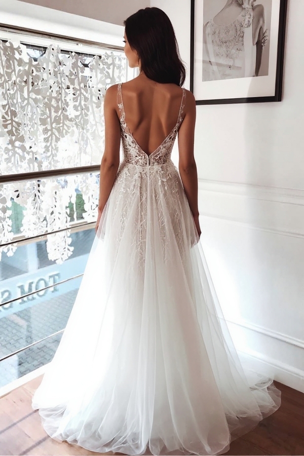 Chic Tulle A-line Ivory Lace V-neck Summer Beach Wedding Dress