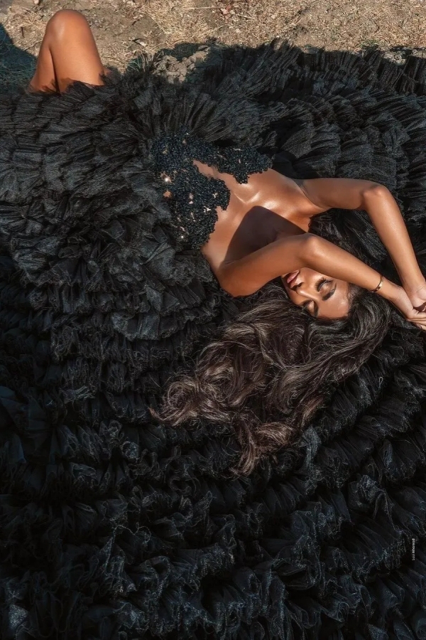 Chicloth Black Strapless Ruffles Lace Applqiues Wedding Dress Hi-Lo