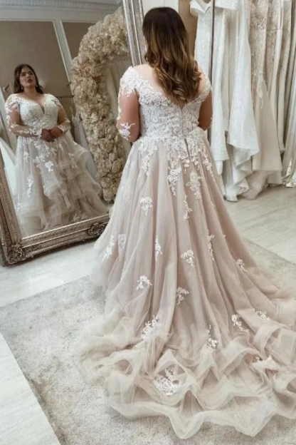 Chicloth Long Sleeves Plus Size Wedding Dress Tulle With Lace Appliques