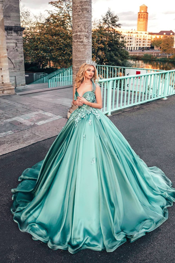 Dazzling Halter Sweetheart A-Line Princess Party Gown Sleeveless Long Evening Dress