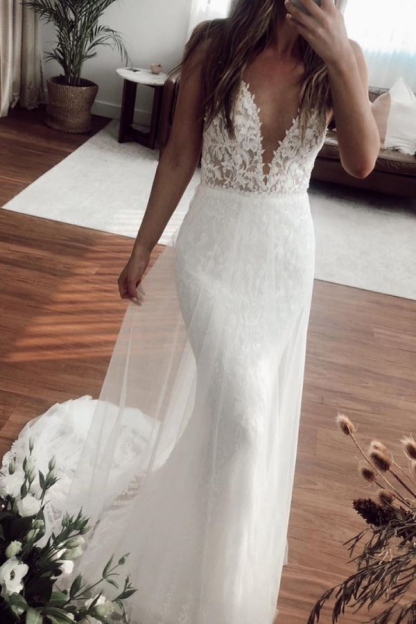 Deep V-Neck Spaghetti Straps Mermaid Wedding Dress with Appliques