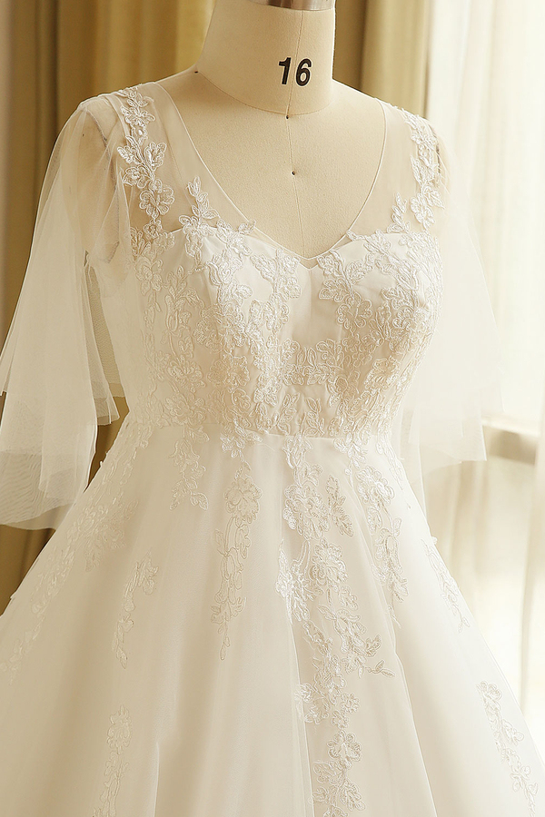 Elegant Plus Size Lace A-Line Wedding Dress with V-Neck Puffy Sleeves Tulle Bridal Dress