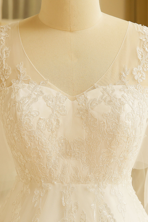 Elegant Plus Size Lace A-Line Wedding Dress with V-Neck Puffy Sleeves Tulle Bridal Dress