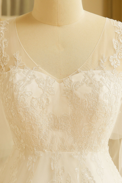Elegant Plus Size Lace A-Line Wedding Dress with V-Neck Puffy Sleeves Tulle Bridal Dress
