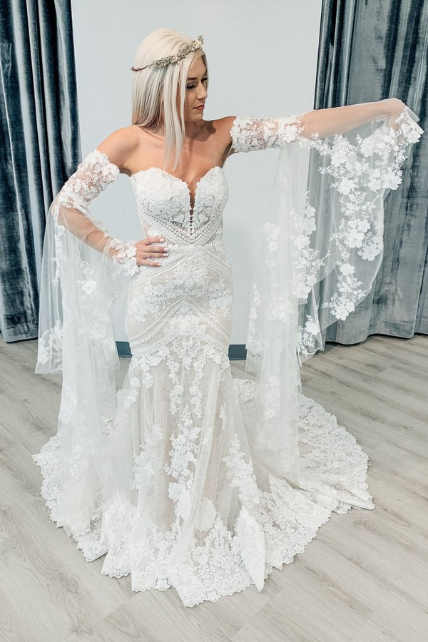 Elegant Sweetheart White Lace Wedding Dress with Church Train