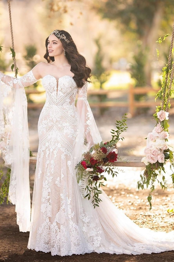 Elegant Sweetheart White Lace Wedding Dress with Church Train