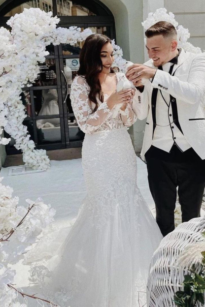 Elegant White Tulle Mermaid Wedding Dress with Lace Appliques