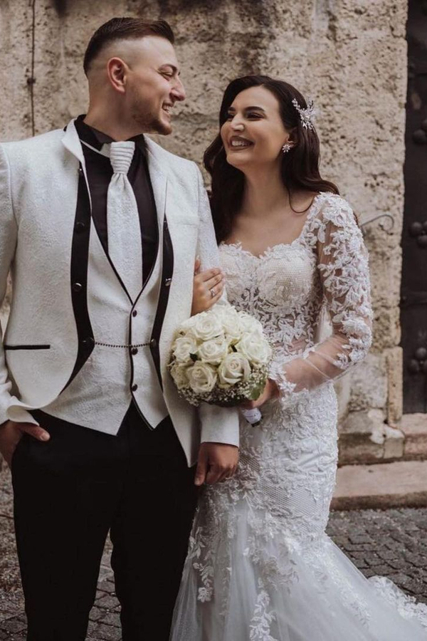 Elegant White Tulle Mermaid Wedding Dress with Lace Appliques