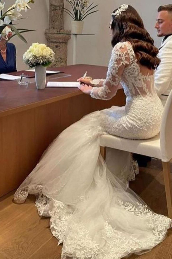 Elegant White Tulle Mermaid Wedding Dress with Lace Appliques