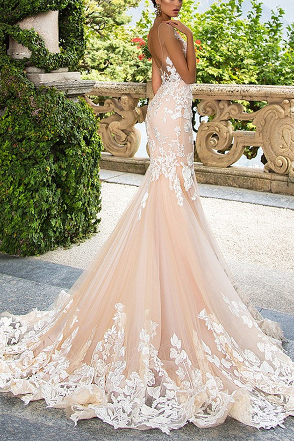 Glamorous Cap Sleeve Mermaid Bridal Gown with Lace Appliques