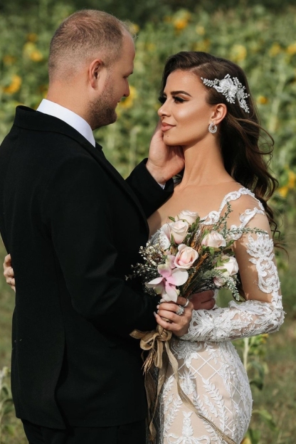 Glamorous Lace Appliques Mermaid Wedding Dress with Sleeves