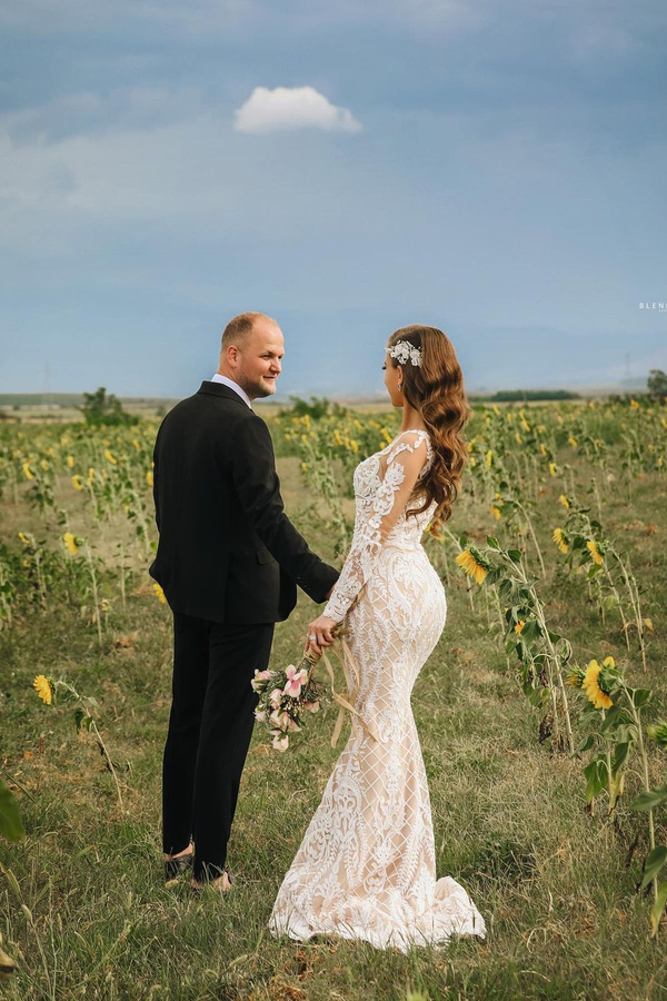 Glamorous Lace Appliques Mermaid Wedding Dress with Sleeves