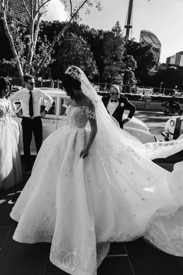Glamorous Off-Shoulder Ball Gown Wedding Dress with Appliques Sweep Train