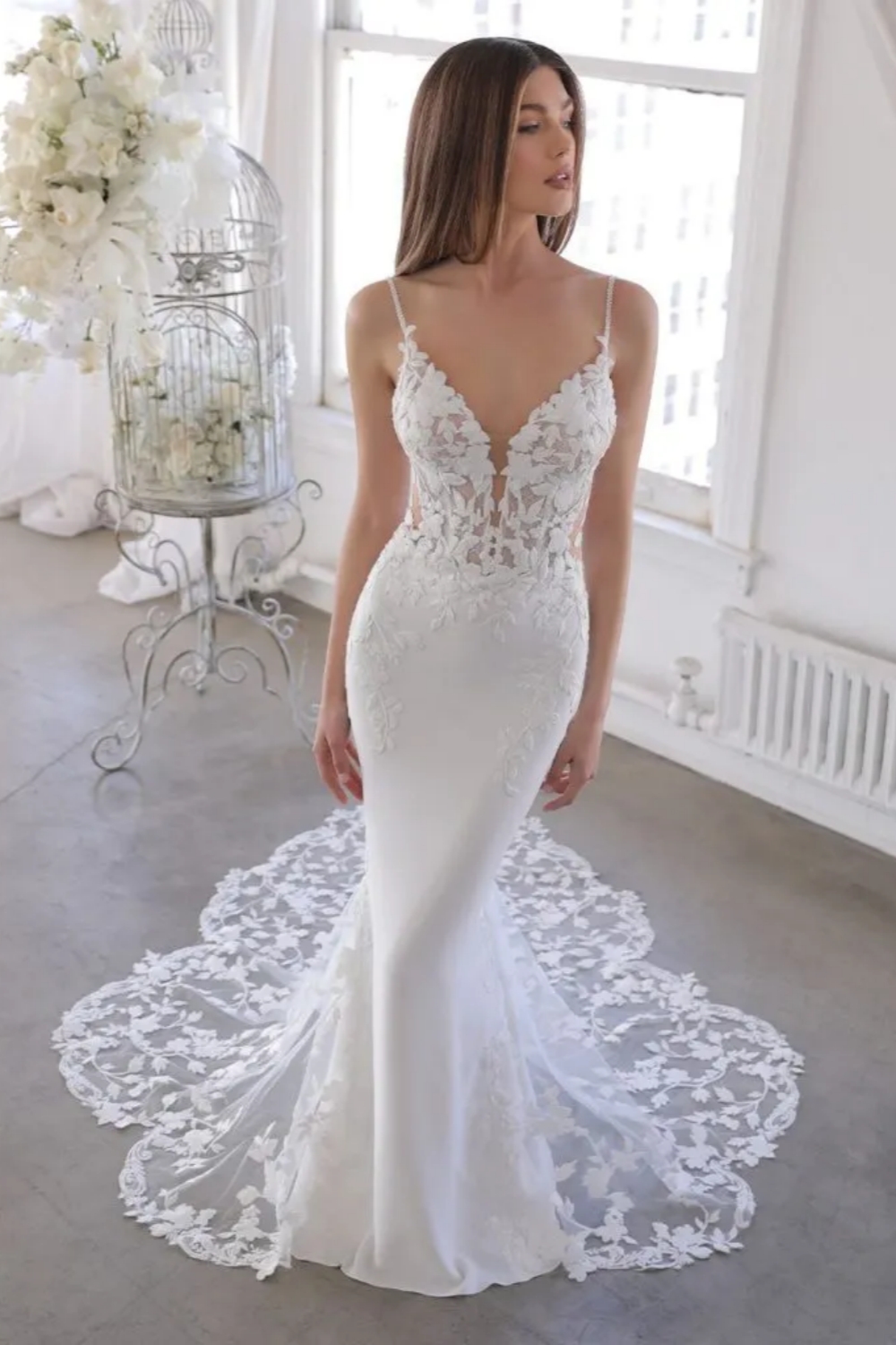 Glamorous Spaghetti Strap Deep V-Neck Mermaid Bridal Gown with Lace Appliques
