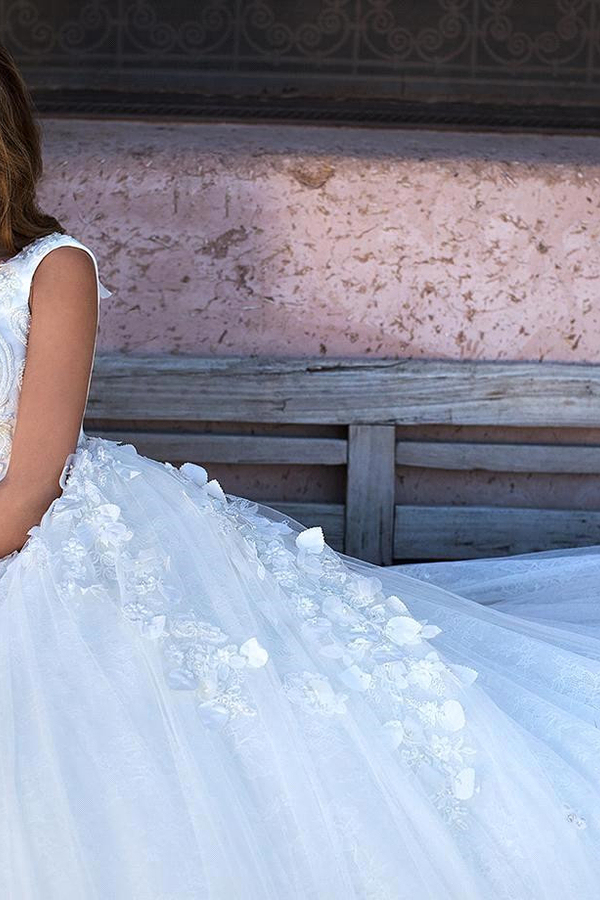 Glamorous V-Neck Cap Sleeve A-Line Wedding Dress with Lace Appliques