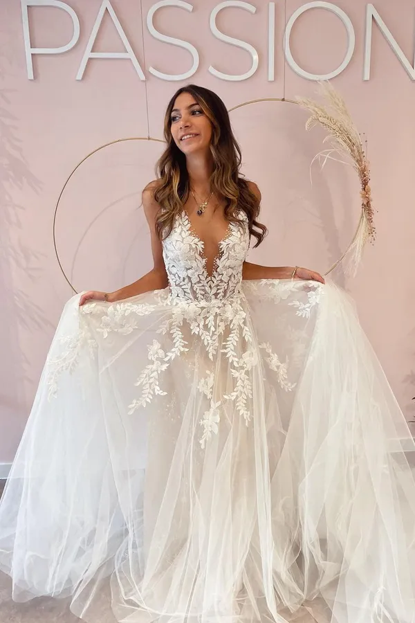 Glamorous V-Neck Floral Tulle A-Line Wedding Dress