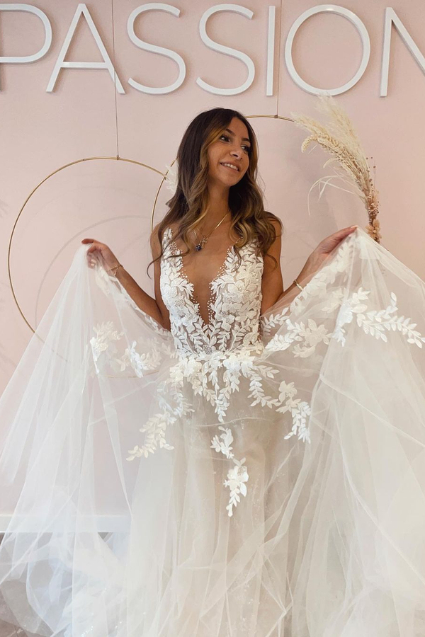 Glamorous V-Neck Floral Tulle A-Line Wedding Dress