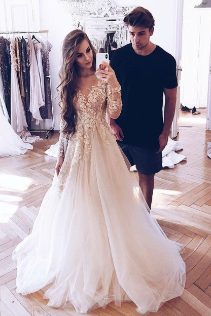 Glamorous V-Neck Long Sleeve Tulle Lace Applique Princess Wedding Dress