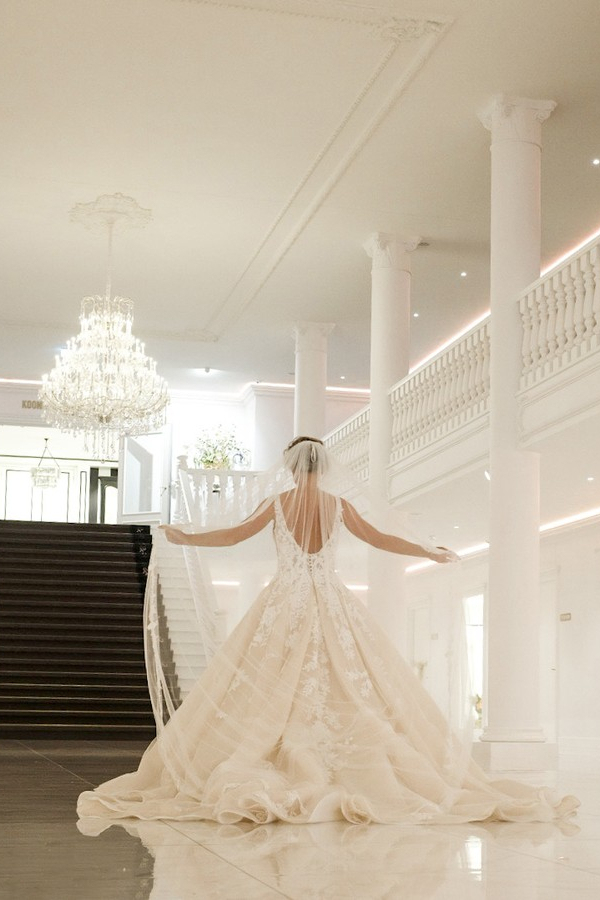 V-Neck Glitter Floral Lace Sleeveless Floor-Length Wedding Dress