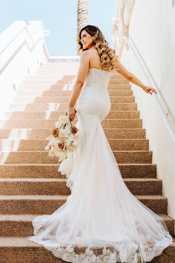 Gorgeous Mermaid Sleeveless Lace Wedding Dress