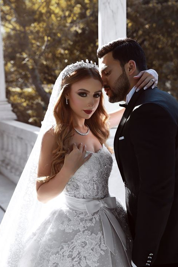 Gorgeous Sweetheart Ruffles Lace Wedding Dress with Bowknot