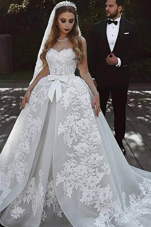 Gorgeous Sweetheart Ruffles Lace Wedding Dress with Bowknot