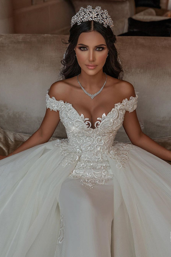 Ivory A-Line Princess Off-Shoulder Lace Wedding Dress