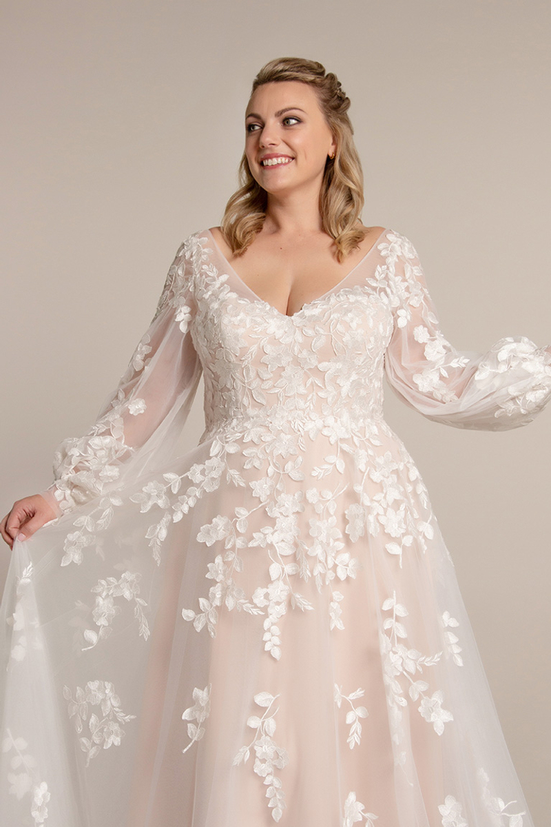 Elegant V-Neck A-Line Lace Appliques Plus Size Wedding Dress Long Sleeve