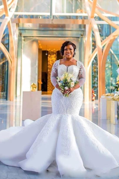Luxury Mermaid Lace Wedding Dress Chapel Train with Long Sleeves