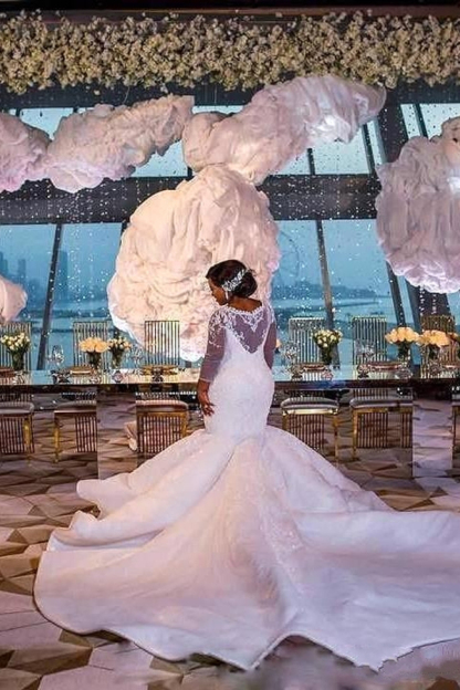 Luxury Mermaid Lace Wedding Dress Chapel Train with Long Sleeves
