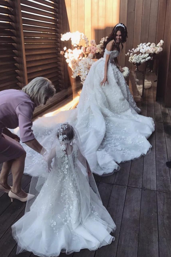 Off-Shoulder Applique Luxury Wedding Dress Princess Ball Gown Design