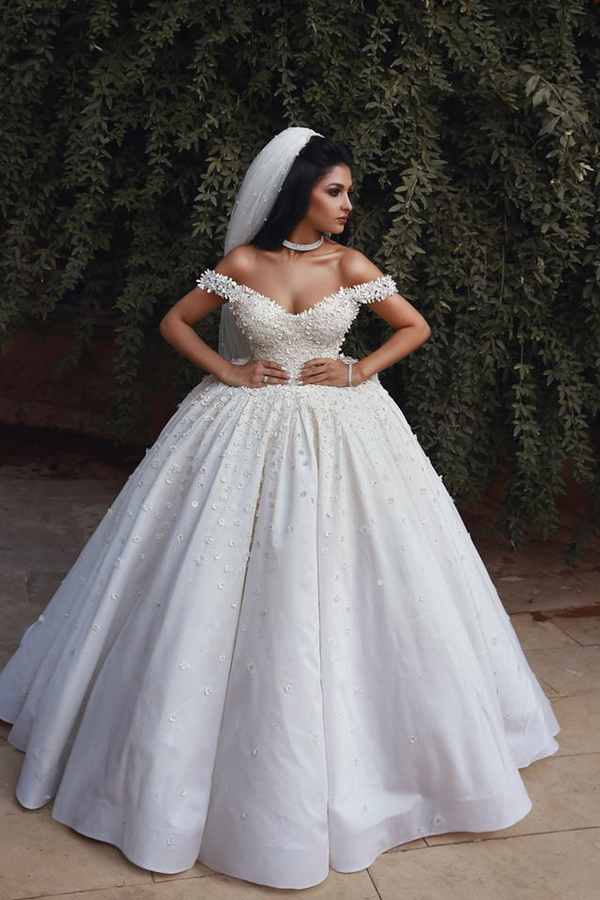 Off-Shoulder Princess Ball Gown Royal Wedding Dress