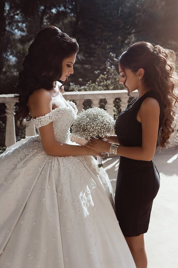 Off-Shoulder Princess Ball Gown Royal Wedding Dress