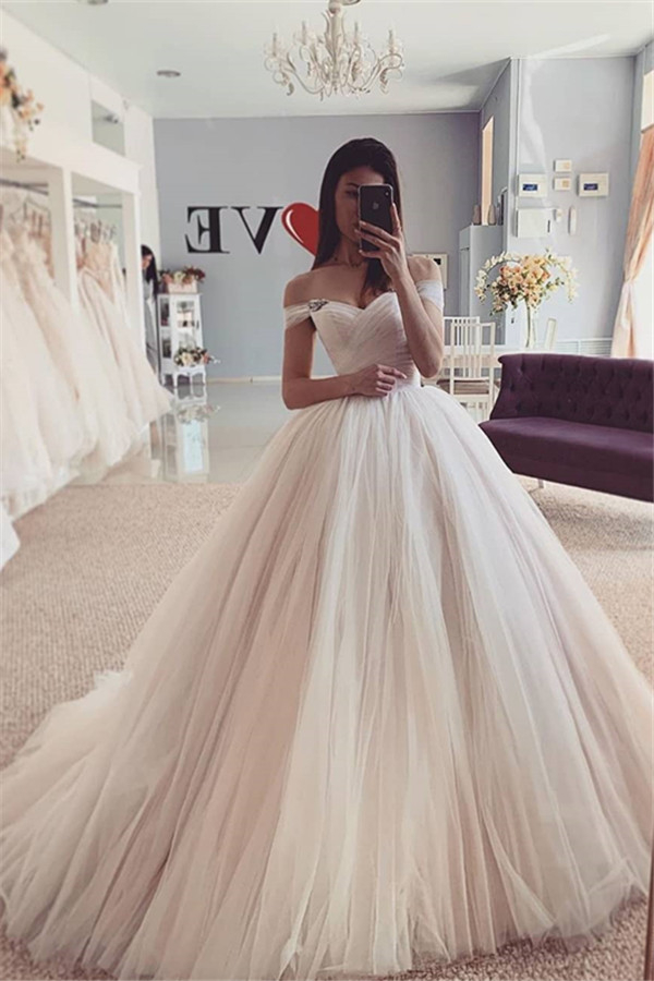 Off-Shoulder Tulle Ball Gown Wedding Dress with Puffy A-Line Bridal Gown