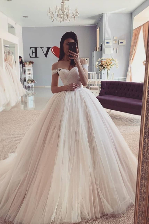 Off-Shoulder Tulle Ball Gown Wedding Dress with Puffy A-Line Bridal Gown