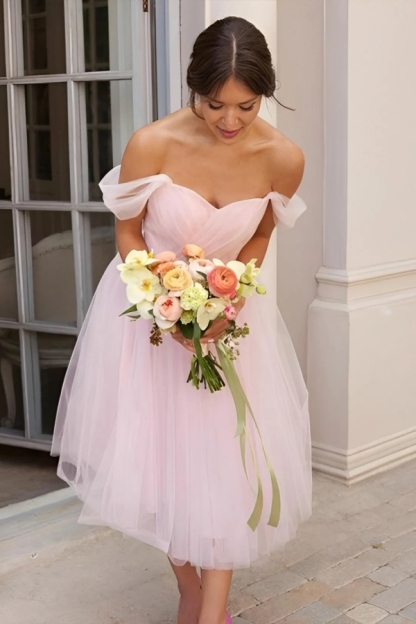 Stylish Off-The-Shoulder Tulle Knee-Length Bridesmaid Dresses