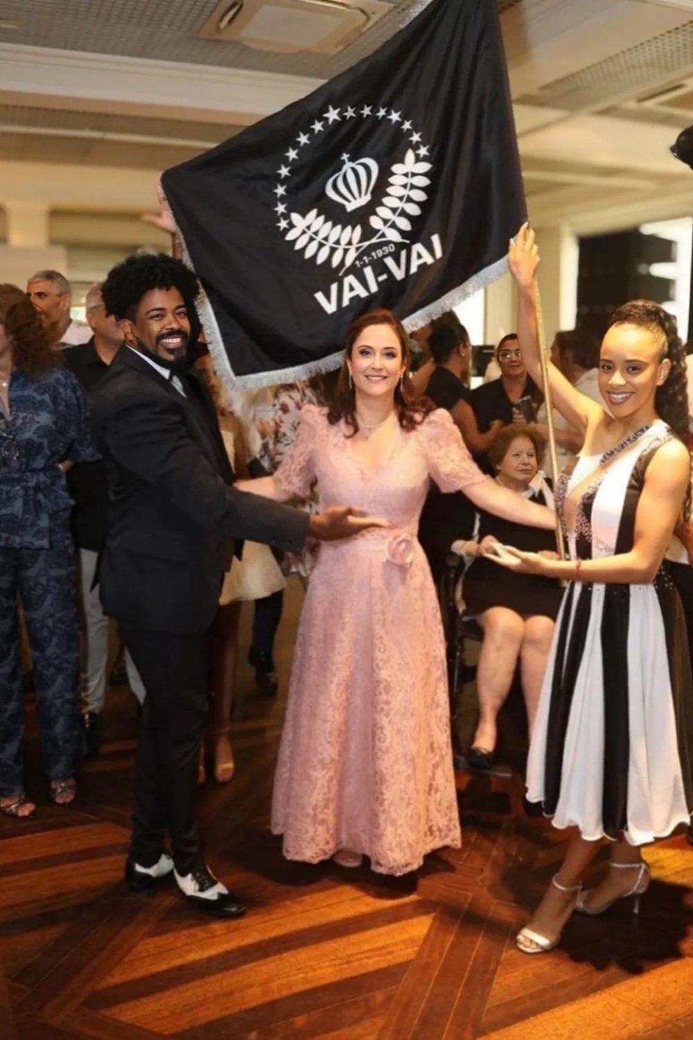 Chic Half Sleeves Pink Lace Mother of the Bride Dress V-neck Formal Dress