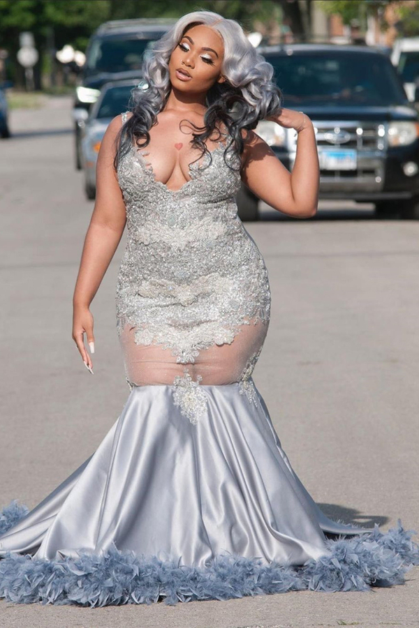 Plus Size Lace Appliques Mermaid Prom Dress | Floor Length V-Neck Party Gown with Feather Train