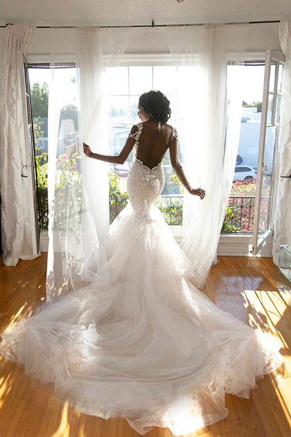 Sexy V-Neck Fall Wedding Dress with Lace Appliques Trumpet Sweep Train