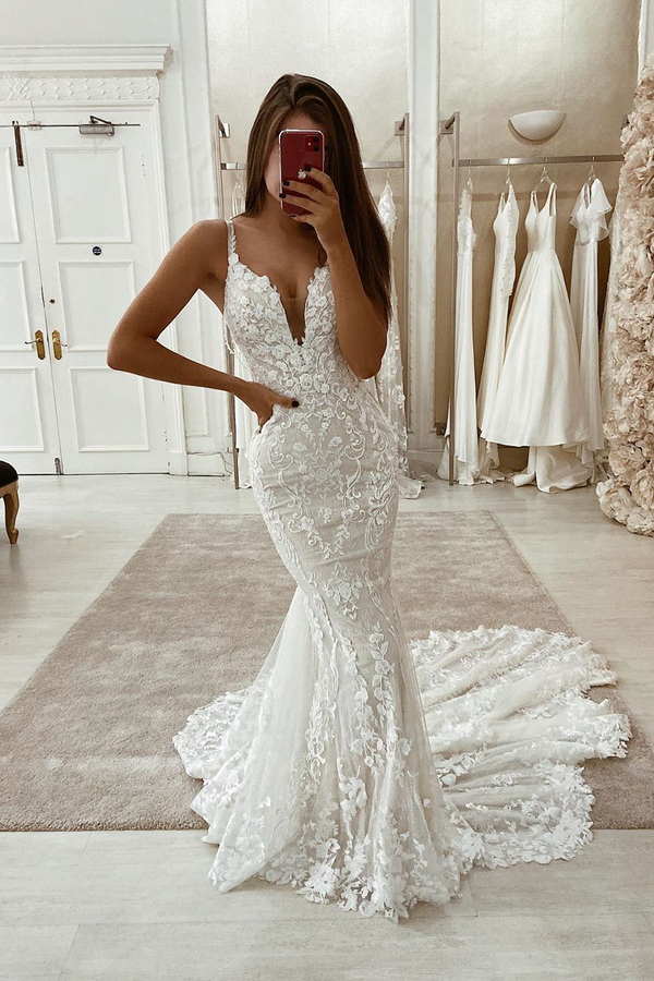 Simple Bohemian White Spaghetti Strap Wedding Dress with Lace Train