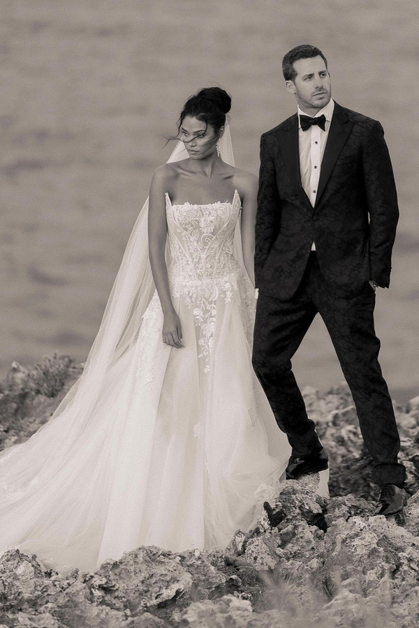 Sleeveless Floral Lace Tulle Floor-Length Wedding Dress