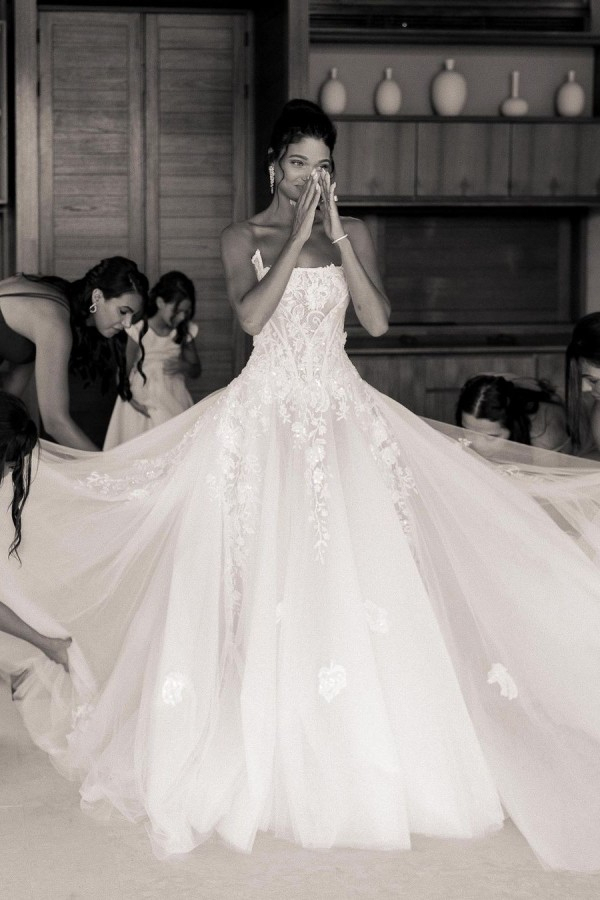 Sleeveless Floral Lace Tulle Floor-Length Wedding Dress