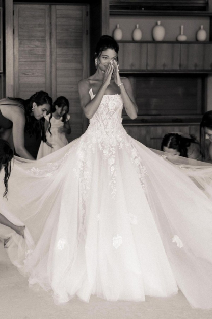 Sleeveless Floral Lace Tulle Floor-Length Wedding Dress
