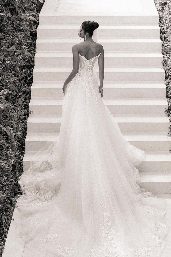 Sleeveless Floral Lace Tulle Floor-Length Wedding Dress