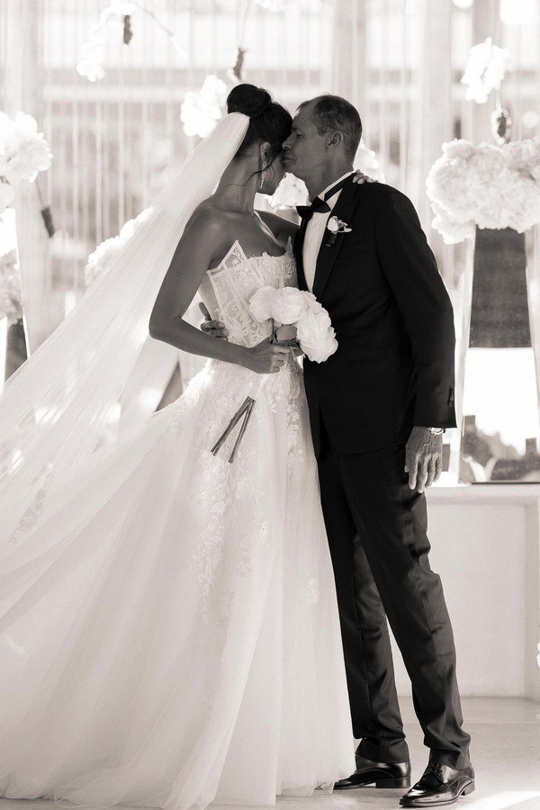 Sleeveless Floral Lace Tulle Floor-Length Wedding Dress