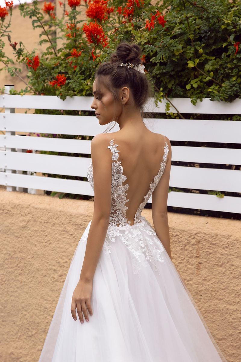 Sleeveless V-Neck Backless Floral A-Line Wedding Dress Tulle Lace Side Split Dress for Bride