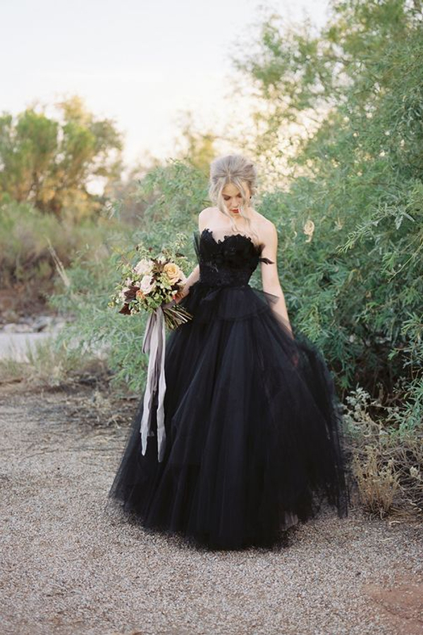 Sweetheart Sleeveless Black Wedding Dress Tulle Ball Gown