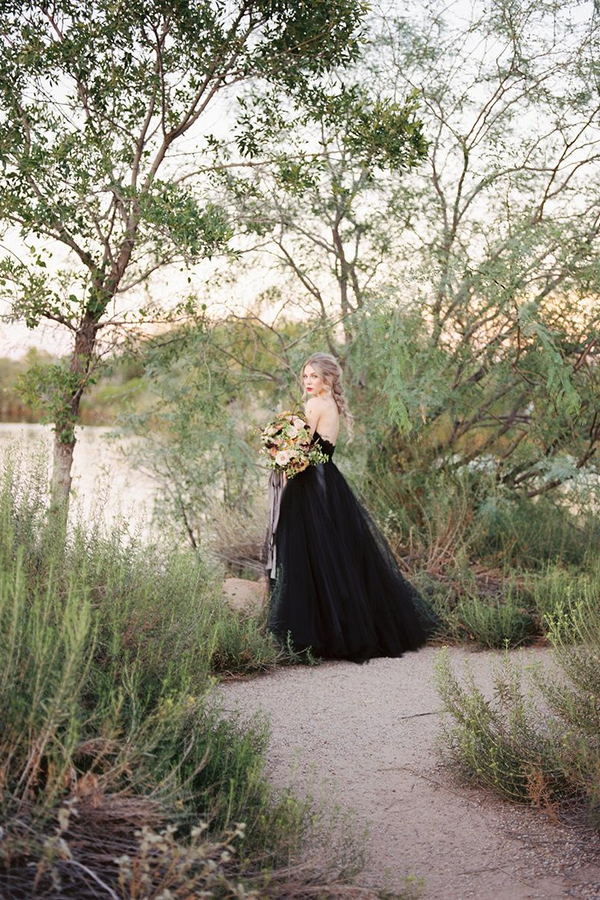 Sweetheart Sleeveless Black Wedding Dress Tulle Ball Gown