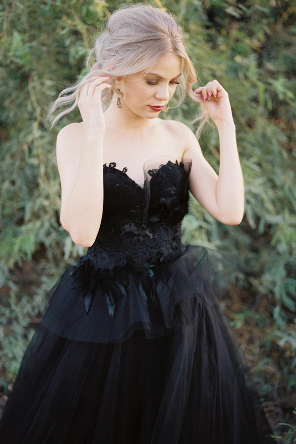 Sweetheart Sleeveless Black Wedding Dress Tulle Ball Gown
